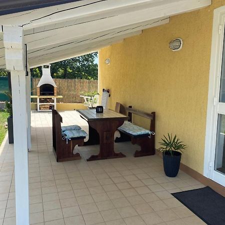 Holiday Home Rosa Gedici Ngoại thất bức ảnh
