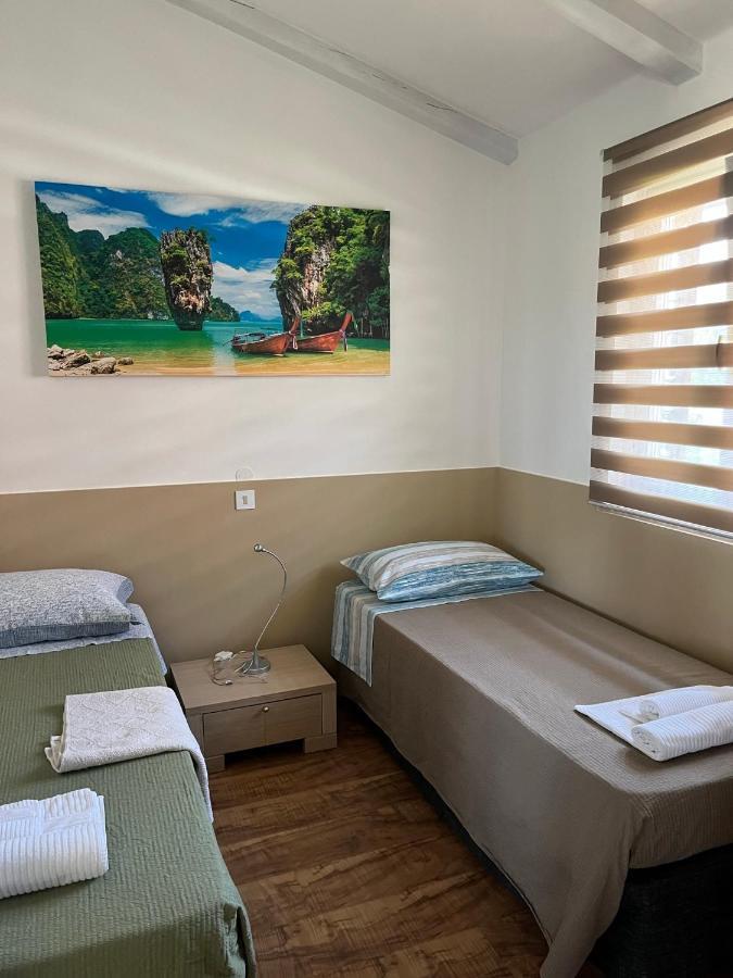 Holiday Home Rosa Gedici Ngoại thất bức ảnh